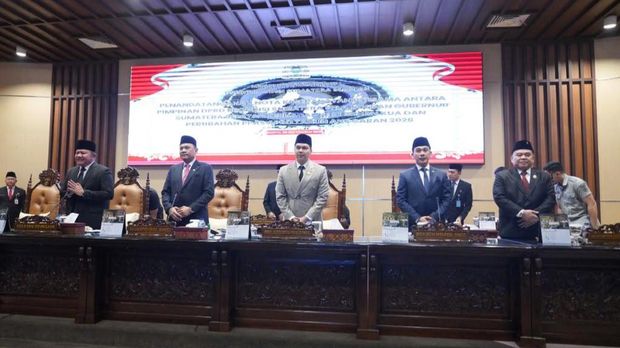 Ketua DPRD dan Wakil Ketu DPRD Sumsel dalam rapat paripurna Ketua DPRD dan Wakil Ketu DPRD Sumsel dalam rapat paripurna