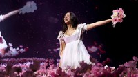 Viral Gaun Olivia Rodrigo 'Meleleh' Kena Air saat Tampil di Atas Panggung