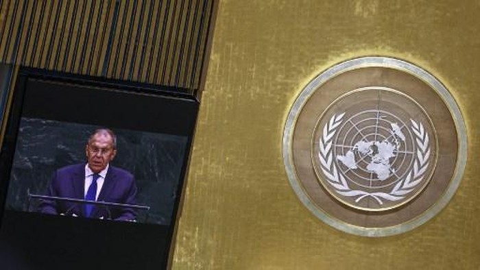 Menteri Luar Negeri Rusia Sergey Lavrov berbicara dalam Sidang Umum Perserikatan Bangsa-Bangsa (PBB) ke-81 di Markas Besar PBB, New York, pada 26 September 2026. (Foto: CHARLY TRIBALLEAU/AFP)