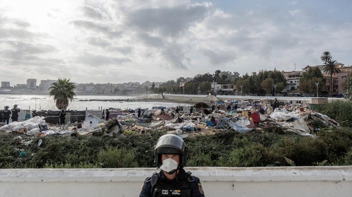 Unaccompanied migrant minors sit on the ground as they wait to be allowed by police to leave the area, after the Temporary Stay Center for Minor Immigrants was at capacity, following the mass crossing of migrants from Morocco, in Ceuta, Spain, September 26, 2026. REUTERS/Manu Brabo