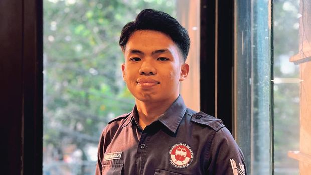 Muhammad Irham Subhan Rahmayadi, pegiat fotografi kereta api. Muhammad Irham Subhan Rahmayadi, pegiat fotografi kereta api.