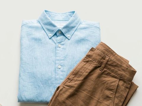 Padu padan baju dengan celana warna coklat
