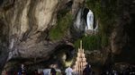 Paus Leo Berdoa di Gua Massabielle, Lourdes