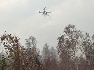 Tim Slog Polri Bantu Padamkan Karhutla di OKI dengan Drone dan Cairan X-Fire