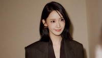 Gaya Yoona Manglingi di Milan, Potong Rambut Sebahu Demi Drakor Terbaru