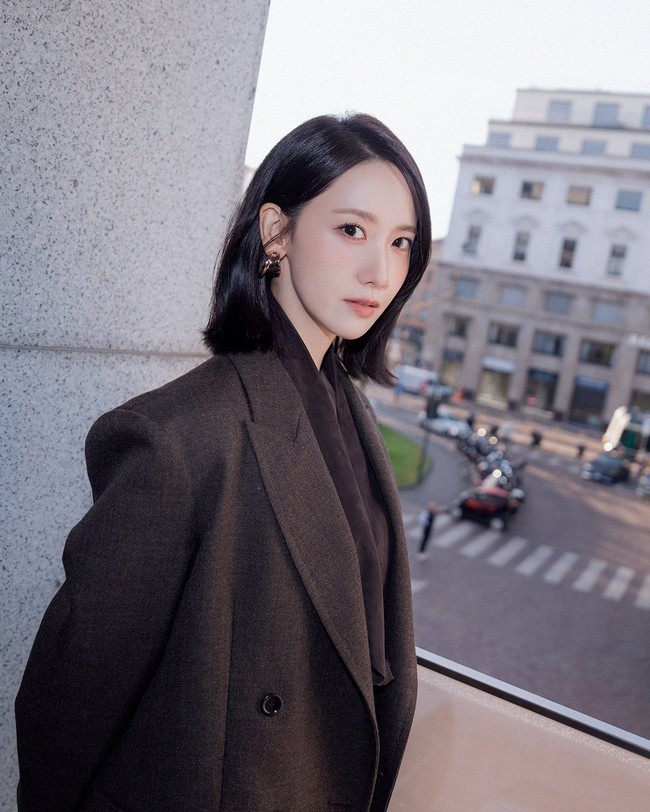Visual girl group SNSD itu tampil dengan potongan rambut sebahu. Ia siap bertransformasi sebagai ahli patologi forensik dalam drama terbarunya Unnatural, yang diadaptasi dari serial populer Jepang. Foto: dok. X