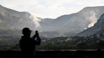 Saat Blue Fire Muncul di Kawah Manuk, Gunung Papandayan