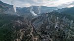 Jalur Pendakian Gunung Papandayan Ditutup Sementara karena Blue Fire