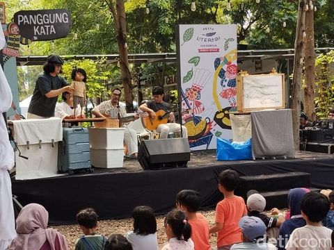 Pentas Teater Boneka UlangAlik jadi salah satu line up Pesta Literasi Indonesia yang berlangsung di Urban Forest Cipete pada Sabtu (27/9/2026).