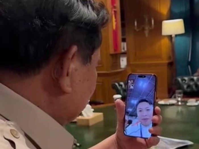 Prabowo video call dengan Rahmat Erwin.