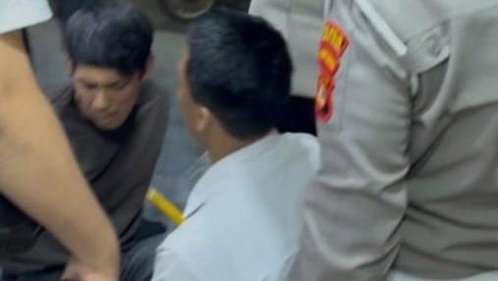 Pria di Lampung ditangkap karena mengamuk di kounter HP sambil bawa sajam