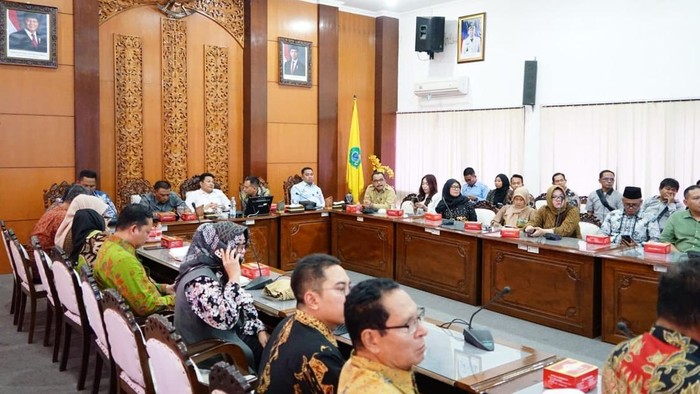 Rapat audiensi tentang pengawalan pemkab Sidoarjo agar SPPG memenuhi syarat SLHS.