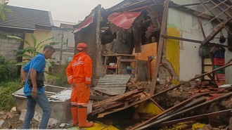 Hujan Deras di Cibinong Bogor, Dinding Rumah Warga Ambruk