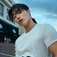San ATEEZ Terciduk Jalan Bersama Wanita di Milan, Agensi Ungkap Identitasnya