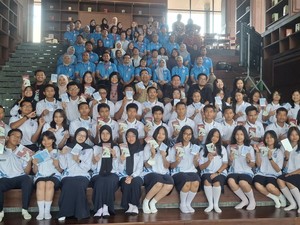 Jelang Bulan Bahasa, SMA KTB Luncurkan Buku Puisi dan Kolom Karya Siswa