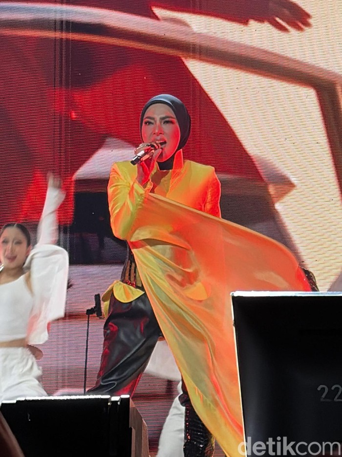 Syahrini tampil di Pestapora 2026 pada Minggu (27/9/2026).