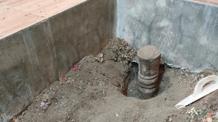 Temuan batu nisan tipe gada di Desa Dadap, Kecamatan Juntinyuat, Kabupaten Indramayu.