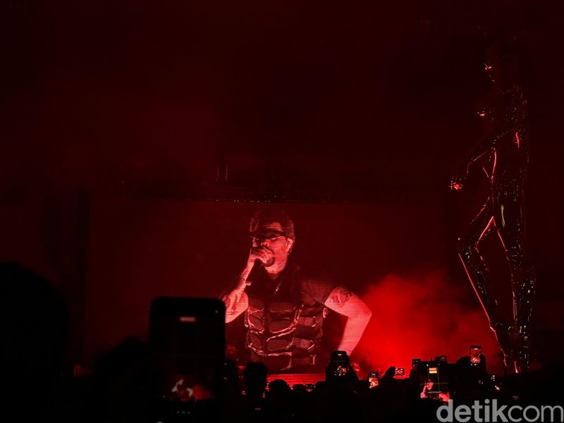 The Weeknd The Weeknd tampil dalam konser After Hours Til Dawn Tour di Jakarta International Stadium (JIS) pada Sabtu, 26 September 2026.