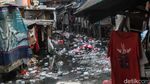 60 Tahun Tak Dikeruk, Lumpur Anak Kali Krukut Diangkat