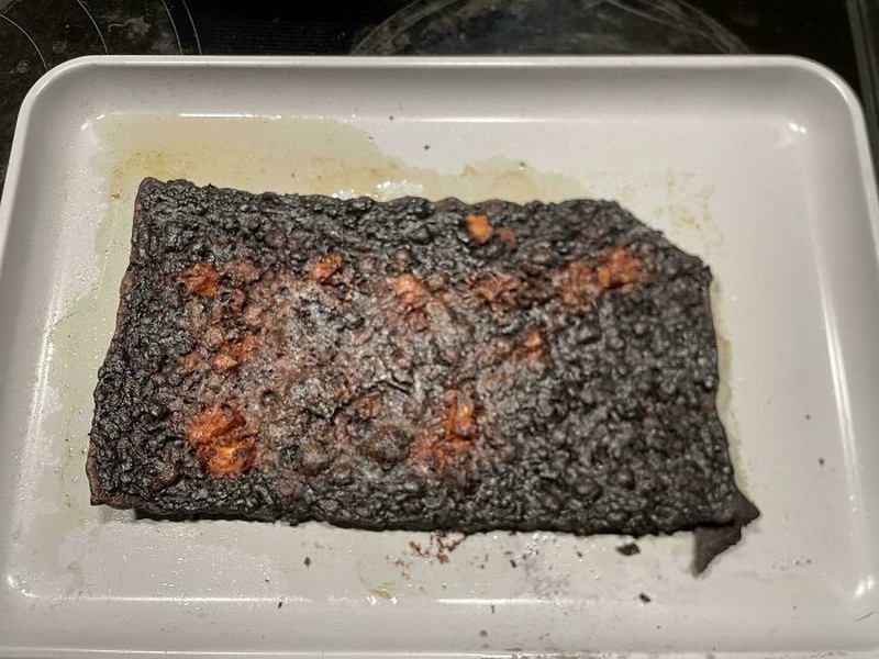 Orang-orang ini bagikan momen ketika mencoba masak, namun gagal. Di antara ini semua, mana yang menurutmu masih bisa dimakan?