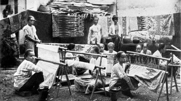 Batik di era kolonial Belanda. (dok UIN Alauddin) Batik di era kolonial Belanda. (dok UIN Alauddin)