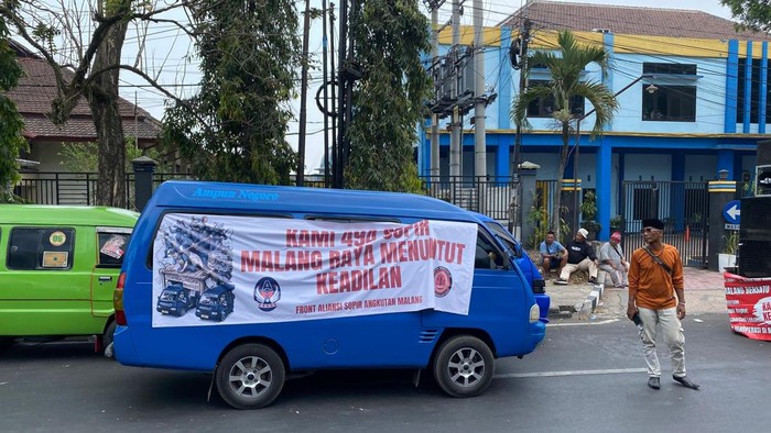 Demo sopir angkot di Malang