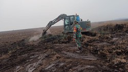 Bantuan Alat Berat dari Presiden Dipakai untuk Bikin Kanal di OKI dan Ogan Ilir