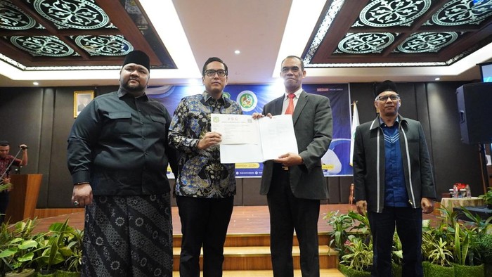 Foto: Penyerahan rekomendasi pendirian rumah ibadah Gereja Pantekosta Tabernakel (GPT) Kristus Jawaban di Jalan Garu V, Kelurahan Harjosari I, Kecamatan Medan Amplas. (dok. Diskominfo Kota Medan)