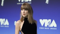 Gaya Perdana Taylor Swift di Karpet Merah Setelah Menikah, Ukir Sejarah VMA