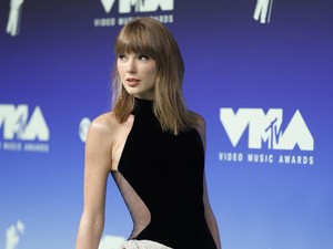 Gaya Perdana Taylor Swift di Karpet Merah Setelah Menikah, Ukir Sejarah VMA