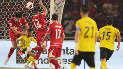 Laga Indonesia vs Malaysia berakhir tanpa pemenang dengan skor 0-0 di Stadion Utama Gelora Bung Karno, Jakarta, Senin (28/9/2026) malam WIB.Timnas Indonesia yang bermain dengan 10 pemain sejak menit ke-37 mampu menahan Malaysia dalam duel lanjutan FIFA ASEAN Cup 2026 yang berlangsung keras dan intens.