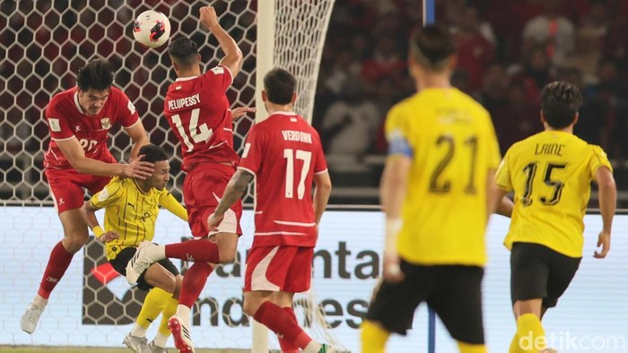 Laga Indonesia vs Malaysia berakhir tanpa pemenang dengan skor 0-0 di Stadion Utama Gelora Bung Karno, Jakarta, Senin (28/9/2026) malam WIB.Timnas Indonesia yang bermain dengan 10 pemain sejak menit ke-37 mampu menahan Malaysia dalam duel lanjutan FIFA ASEAN Cup 2026 yang berlangsung keras dan intens.