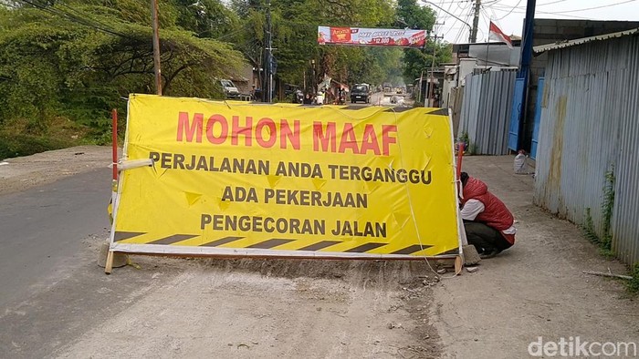 Lokasi pengerjaan perbaikan jalan yang diterobos pria berseragam ASN di  Jalan Letjen Suprapto, Pekalongan, Senin (28/9/2026).
