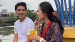 Seru! Jessica Jane dan Erwin Phang Makan di Warkop hingga Jajan Telur Gulung
