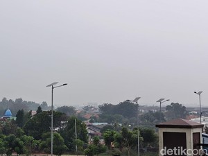 Kabut Asap Masih Terlihat di Batam, Kualitas Udara Masuk Kategori Tak Sehat