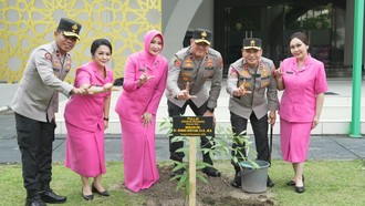 Lepas Brigjen Hengki, Kapolda Riau Titipkan Semangat Green Policing Diteruskan