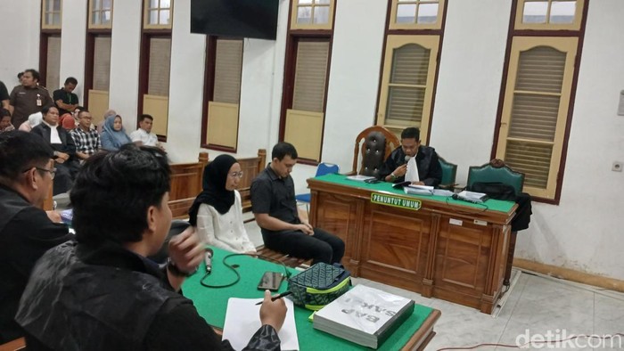 Sidang tuntutan kasus suap jaringan internet di ruang Cakra 9 PN Medan, Senin (28/9/2026).
