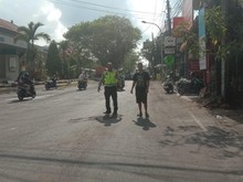 Gagal Nyalip, Pemotor Tewas Terlindas Truk di Jalan Kampus Unud Jimbaran