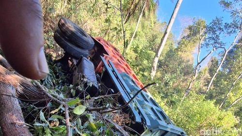 Kecelakaan tunggal truk di Jalan Raya Golo Welu, Kelurahan Nantal, Kecamatan Kuwus, Manggarai Barat, Nusa Tenggara Timur (NTT), Senin (28/9/2026).
