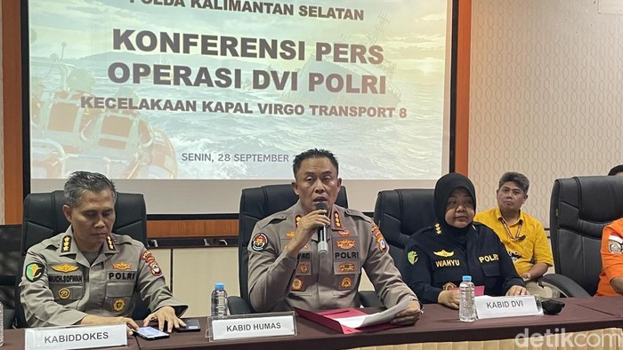 Konferensi pers hari ke-16 pencarian korban KM Virgo Transport 8 di Banjarmasin.