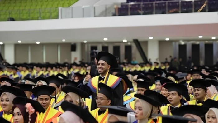 Kuliah di UMS, Wisudawan Asal Yaman Ini Ingin Jadi Dosen di Negaranya