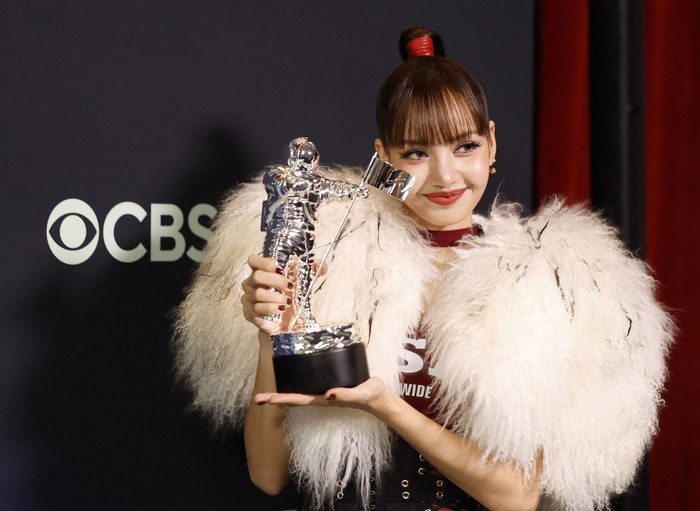 Lisa poses with the Best Pop award for Dream, featuring Kentaro Sakaguchi, at the 2026 MTV Video Music Awards in Los Angeles, California, US, September 27, 2026. REUTERS/Caroline Brehman