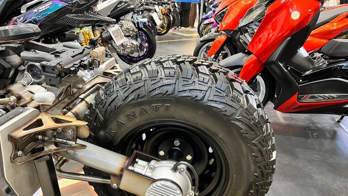 Sangar! Ini Wujud Yamaha Xmax yang Dimodifikasi Jadi Motor Batman