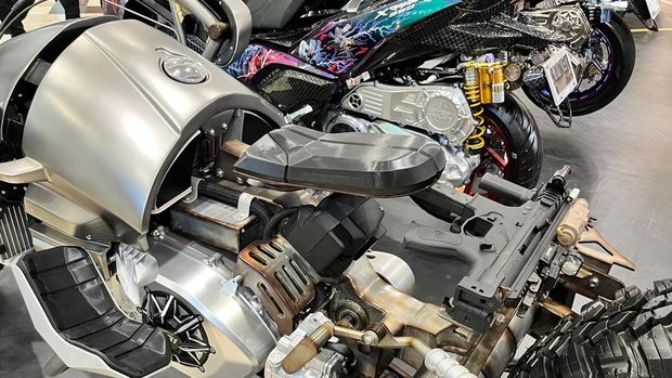Modifikasi Yamaha Xmax jadi motor Batman