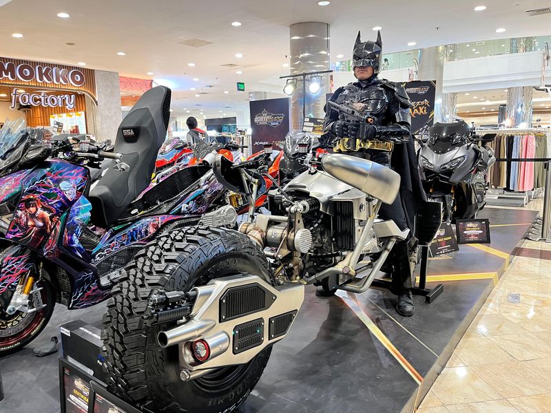 Modifikasi Yamaha Xmax jadi motor Batman