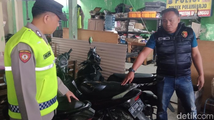 Motor hasil curian pasutri diamankan di Polsek Polanharjo Klaten, Senin (28/9/2026).
