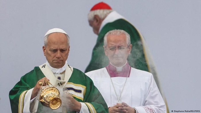 Paus Leo menyerukan kerendahan hati dan penghormatan terhadap kehidupan saat berpidato di hadapan umat di Lourdes (Stephane Mahe/REUTERS)