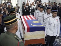 Istri Mahathir Mohamad Dimakamkan, Pelayat Beri Penghormatan Terakhir
