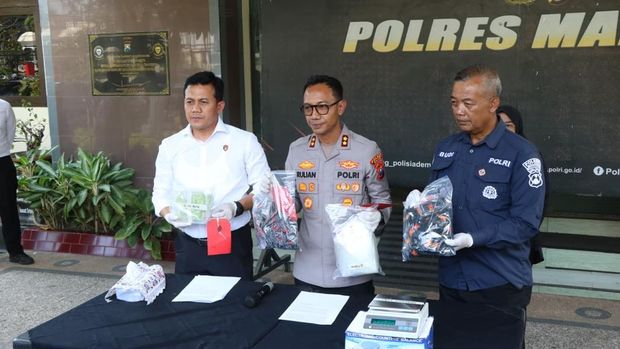 Polres Malang Polda Jawa Timur menggagalkan peredaran lebih dari 1,1 kilogram (kg) sabu yang dibawa dari Jakarta ke Kabupaten Malang. (dok Ist) Polres Malang Polda Jawa Timur menggagalkan peredaran lebih dari 1,1 kilogram (kg) sabu yang dibawa dari Jakarta ke Kabupaten Malang. (dok Ist)