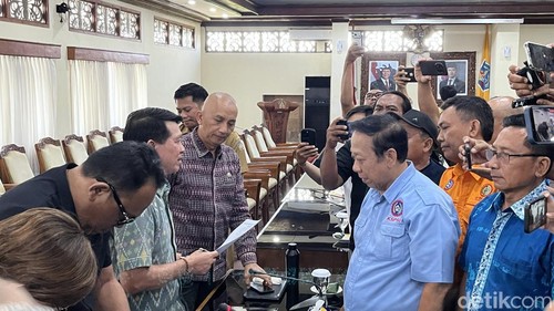 Rapat Komisi IV DPRD Bali dengan Aliansi Semeton Pekerja Bali di Kantor DPRD Bali, Senin (28/9/2026).